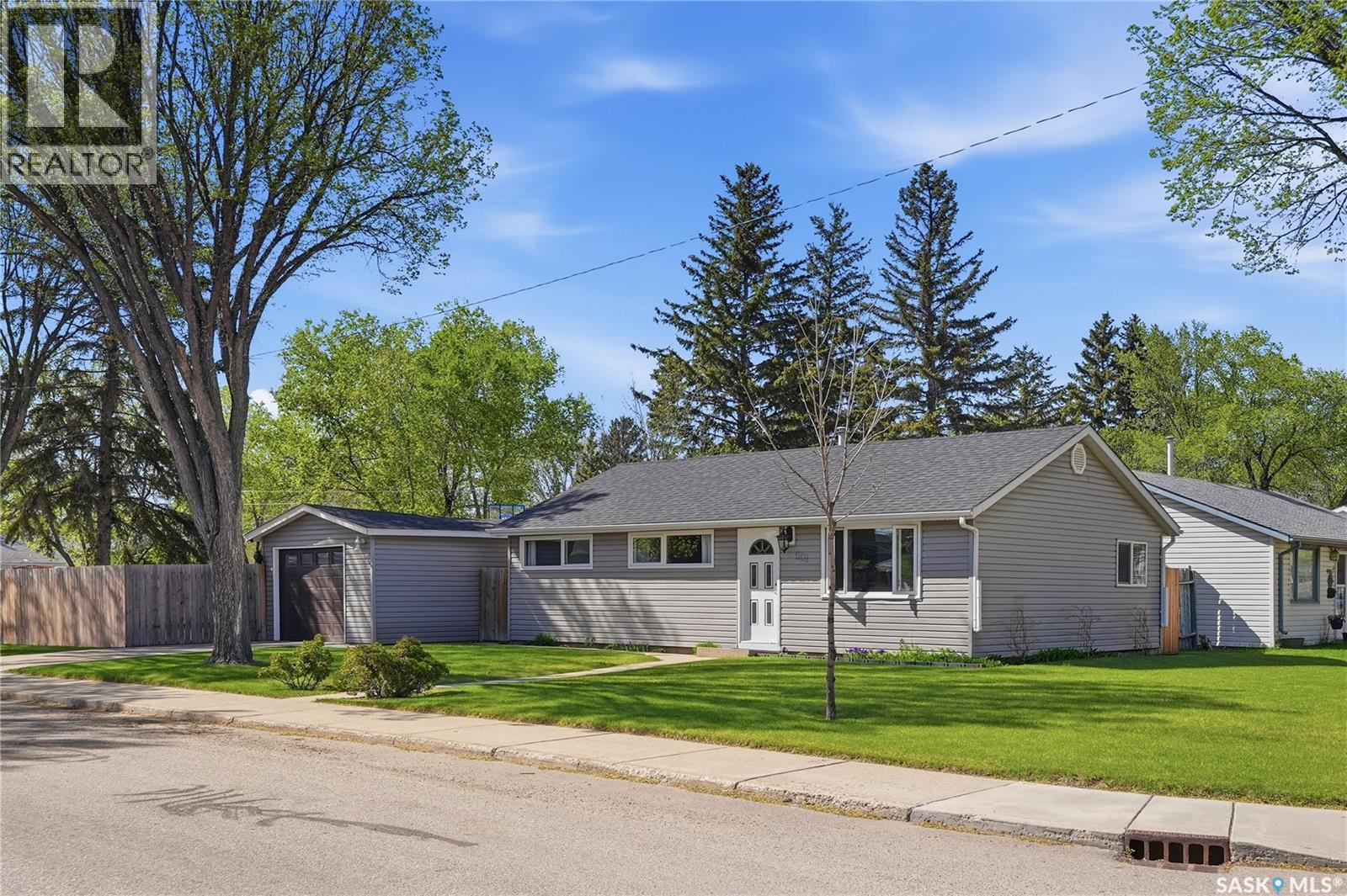 901 R AVENUE N - 35