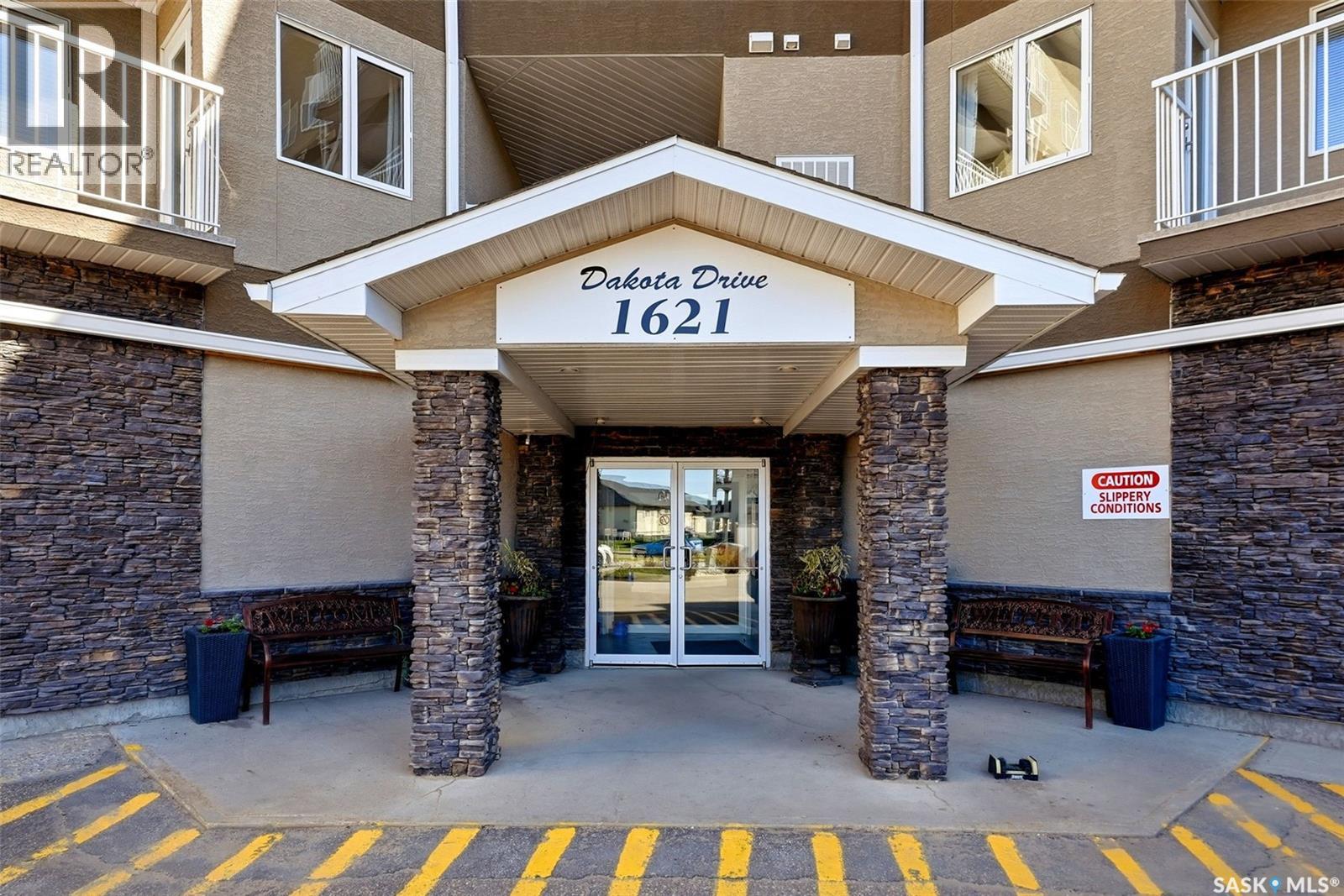 #217 1621 Dakota DRIVE - Image 2