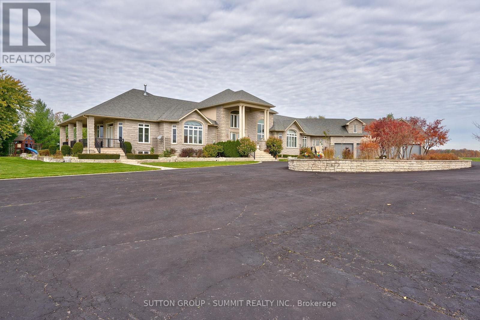 5431 APPLEBY LINE - 2