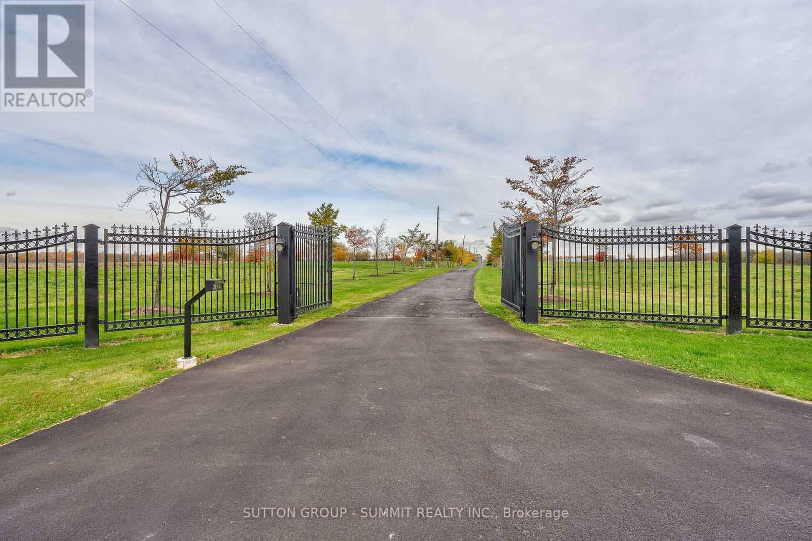 5431 APPLEBY LINE - 35
