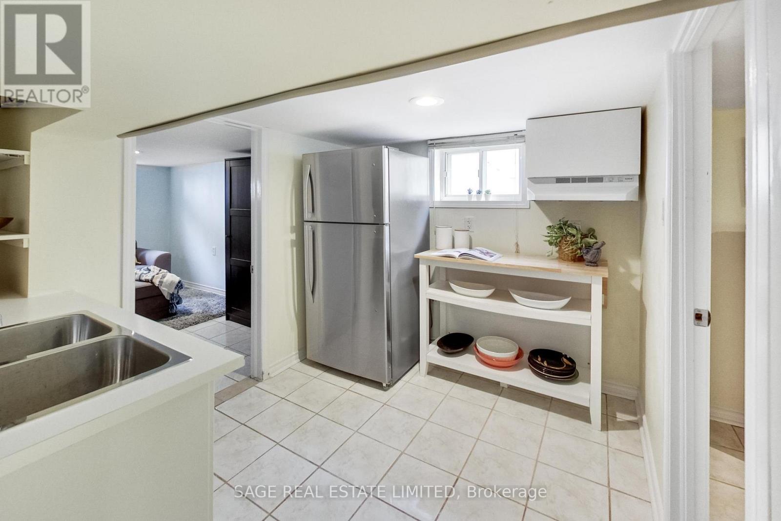 35 BLAKLEY AVENUE - 26