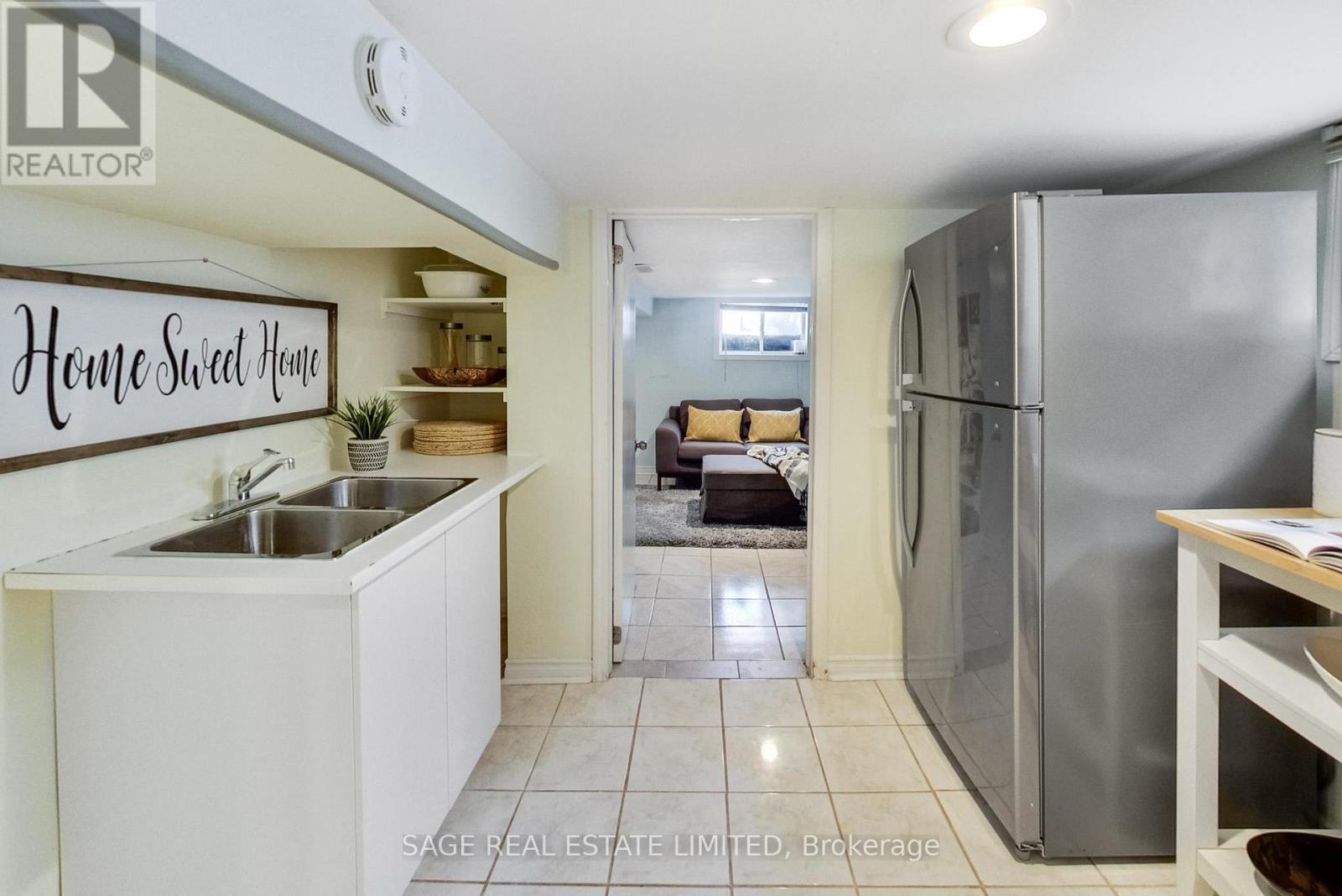 35 BLAKLEY AVENUE - 27