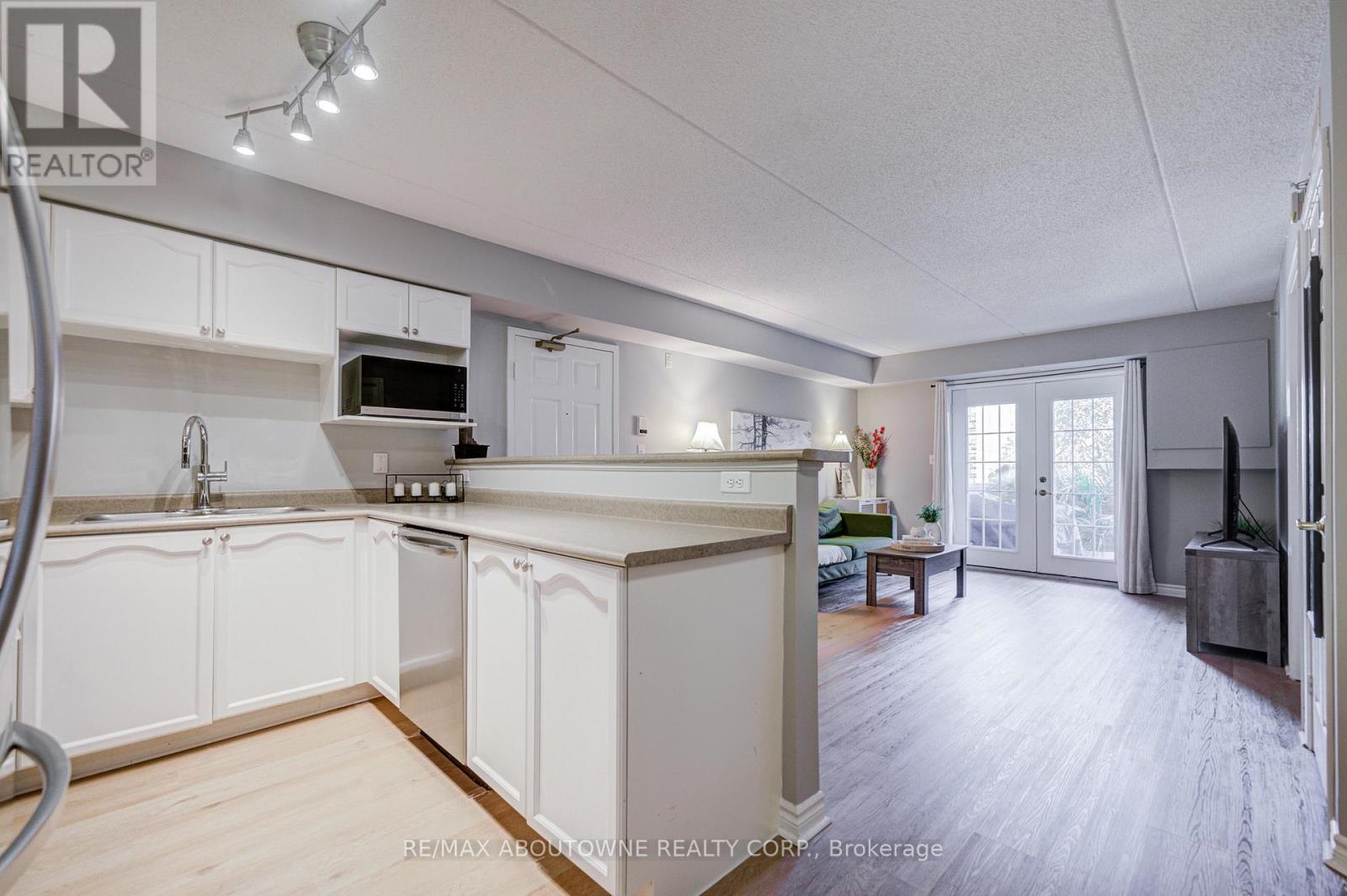 #104 1470 BISHOPS GATE - 11