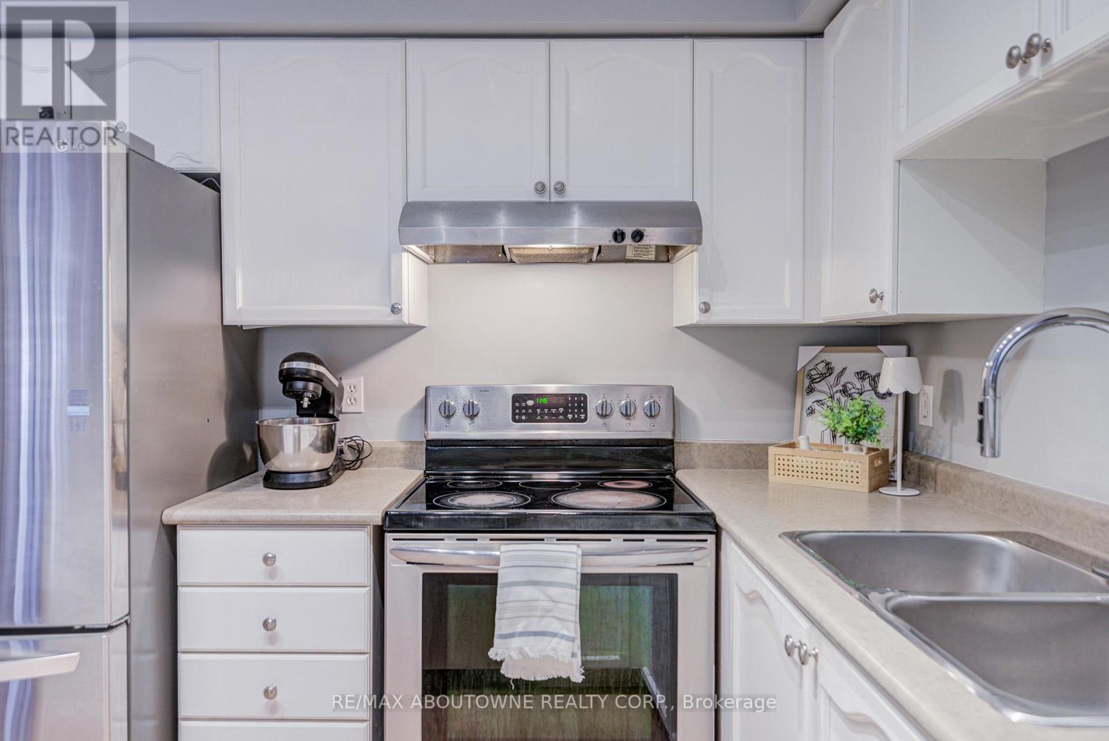 #104 1470 BISHOPS GATE - 12