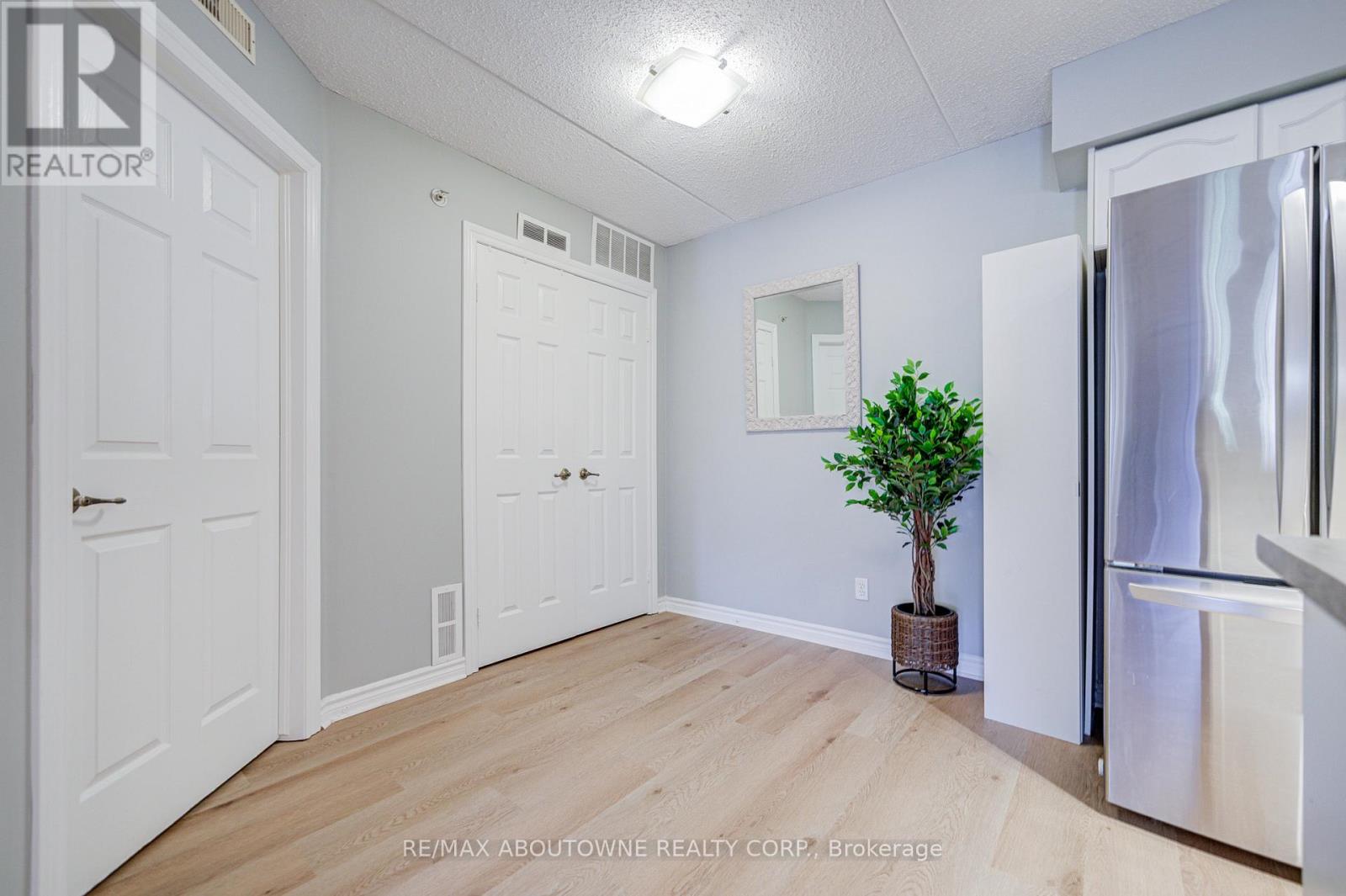 #104 1470 BISHOPS GATE - 14