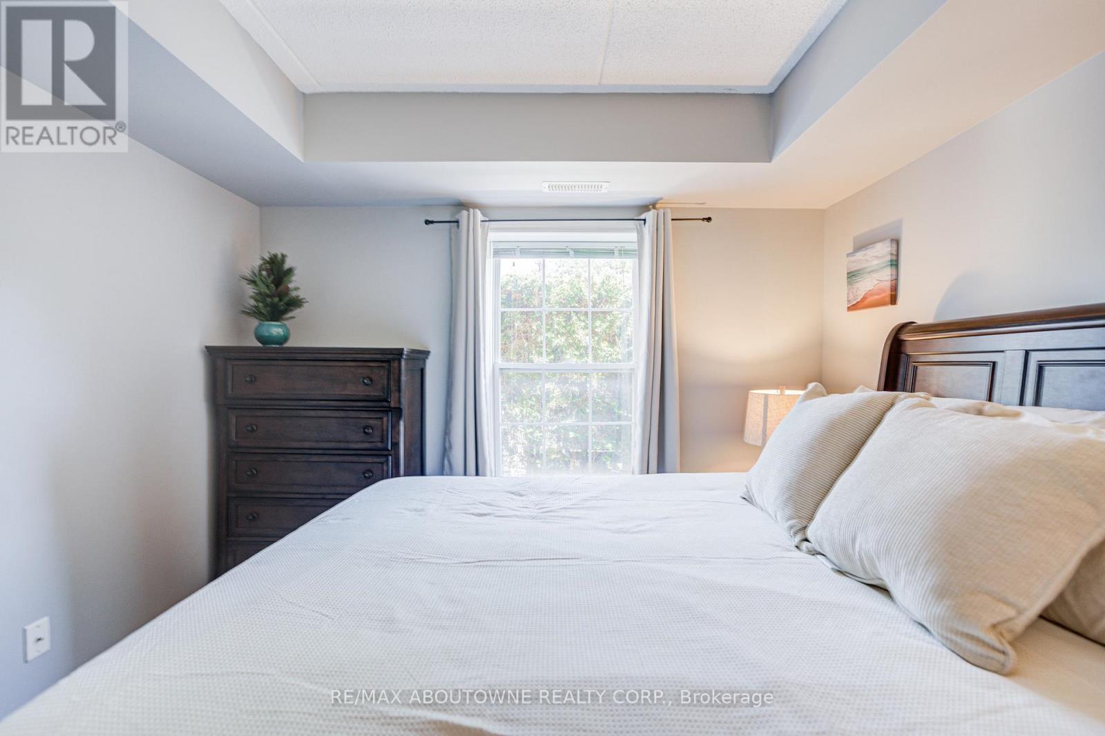 #104 1470 BISHOPS GATE - 17