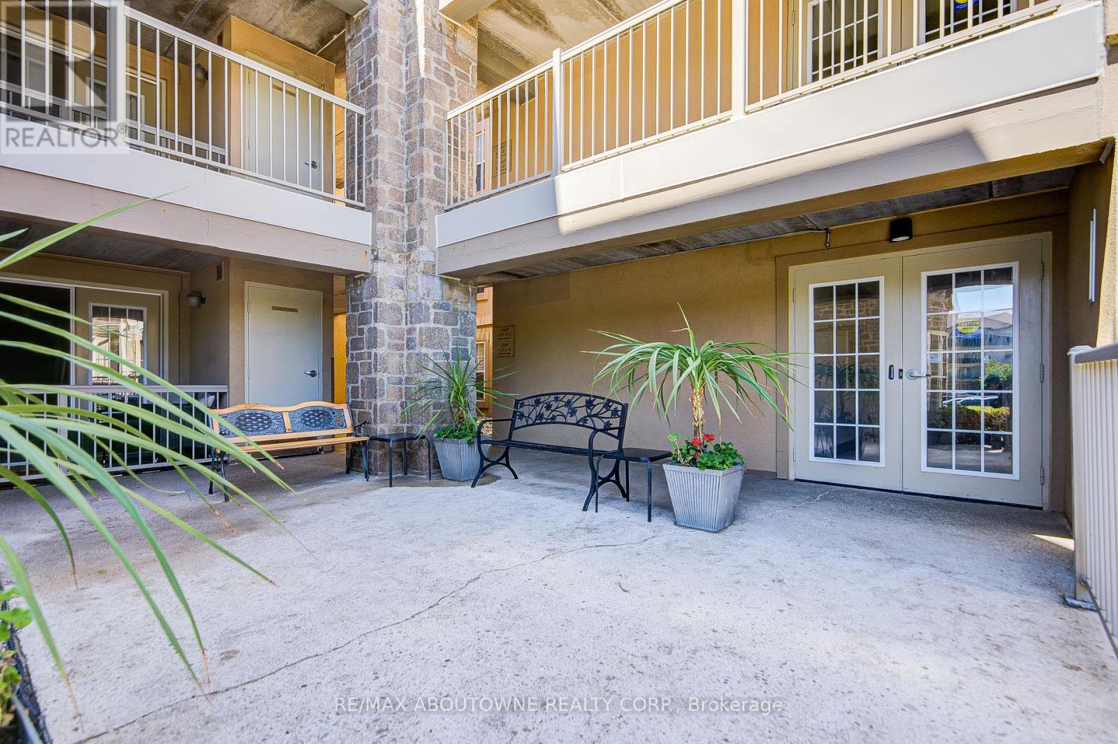 #104 1470 BISHOPS GATE - 26