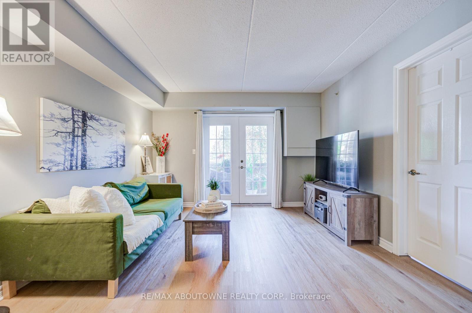 #104 1470 BISHOPS GATE - 3