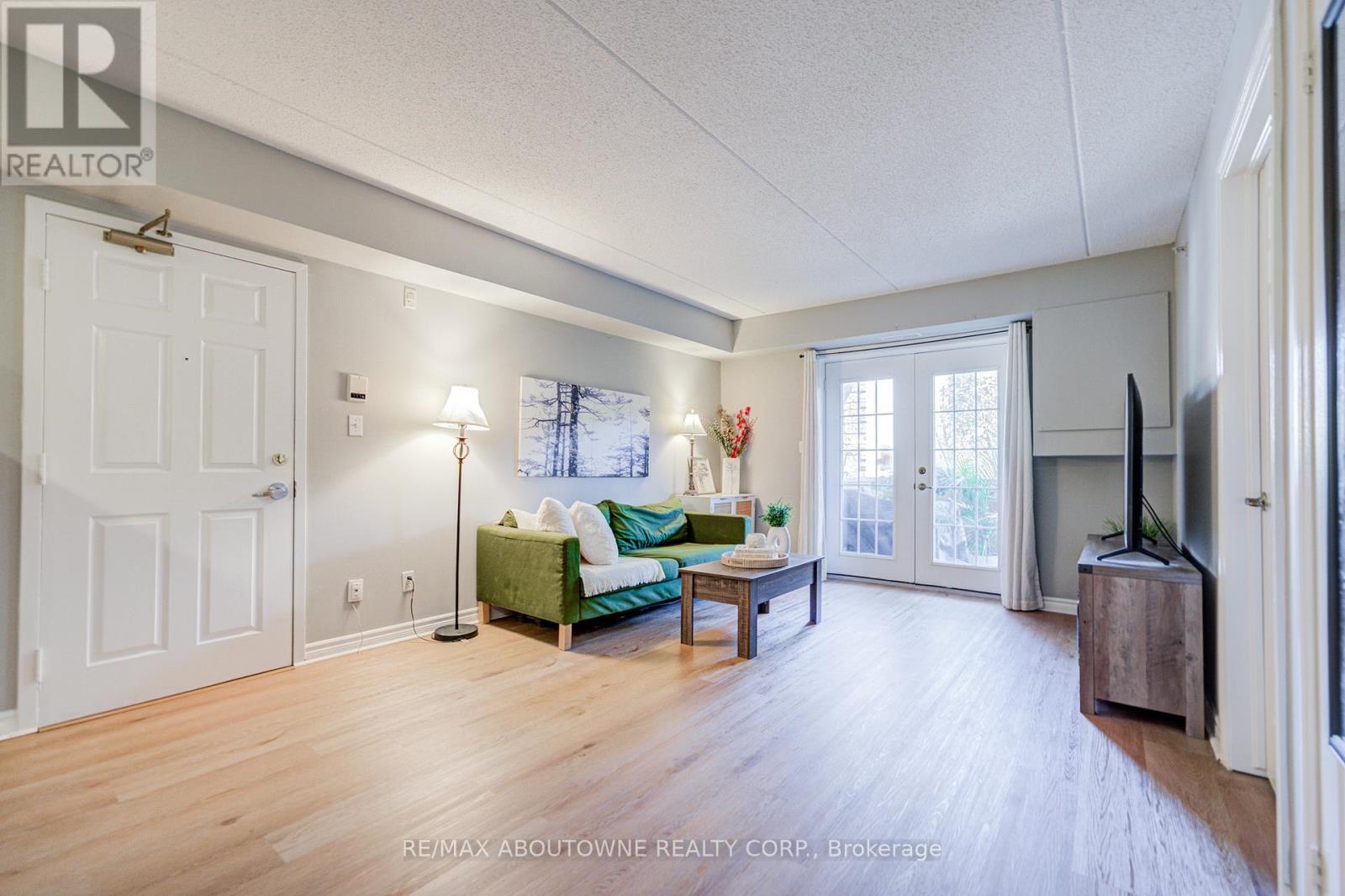 #104 1470 BISHOPS GATE - 4