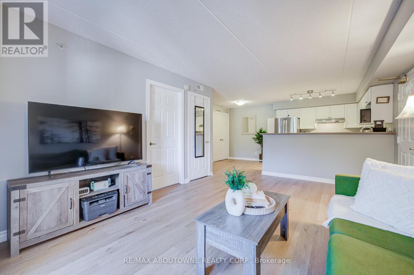 #104 1470 BISHOPS GATE - 7