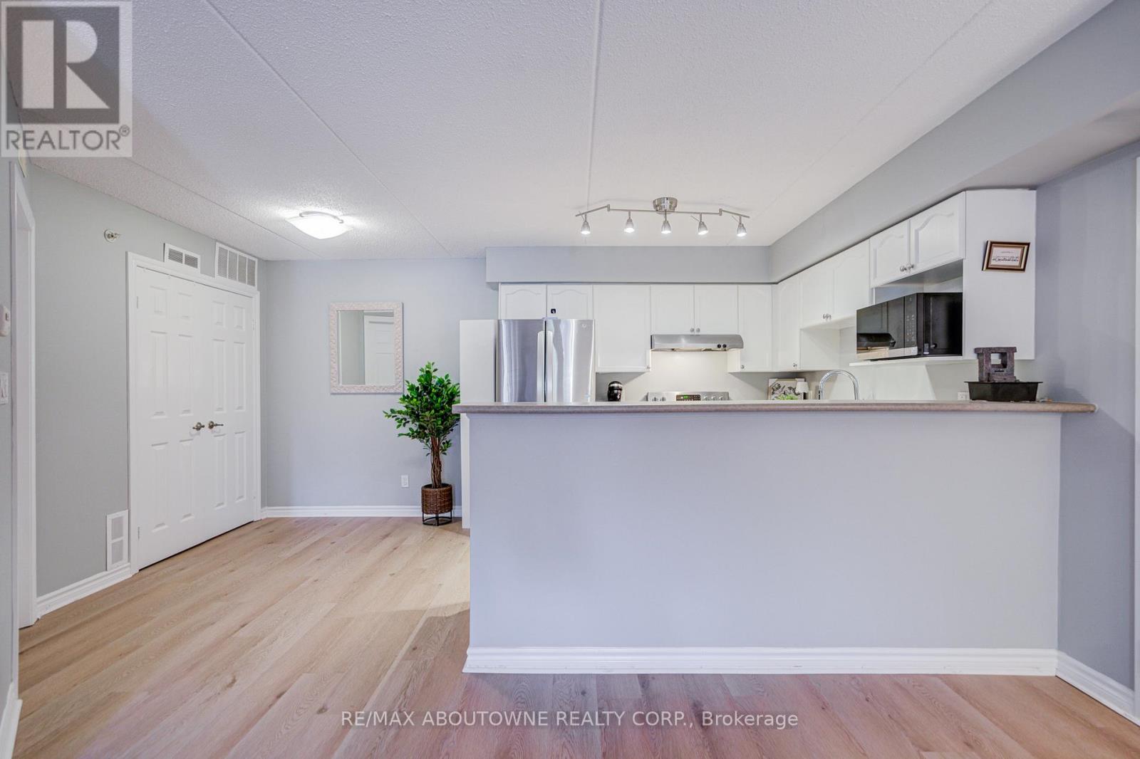 #104 1470 BISHOPS GATE - 8