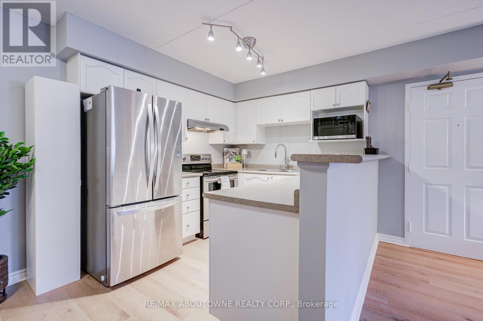 #104 1470 BISHOPS GATE - 9