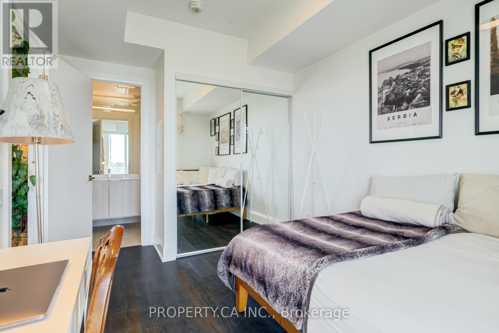 #1406 20 BRIN DRIVE - 22