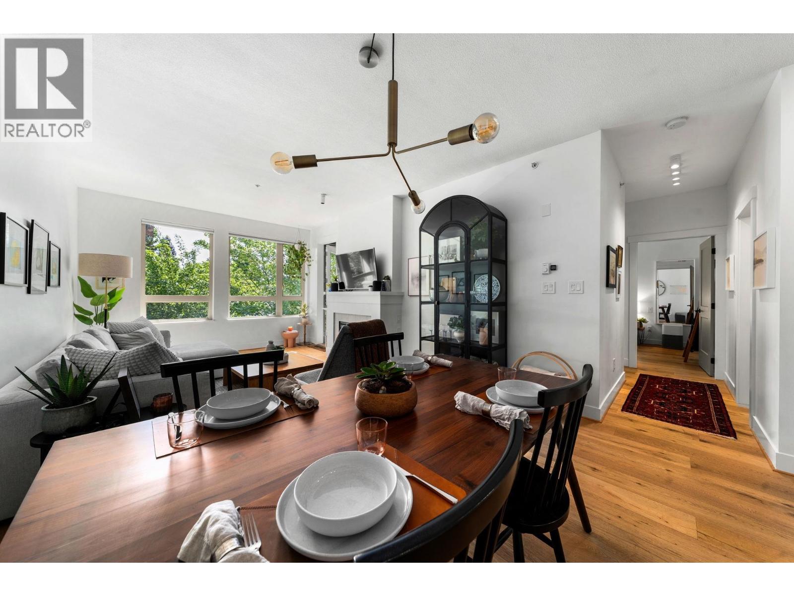 412 2601 WHITELEY COURT — photo 2