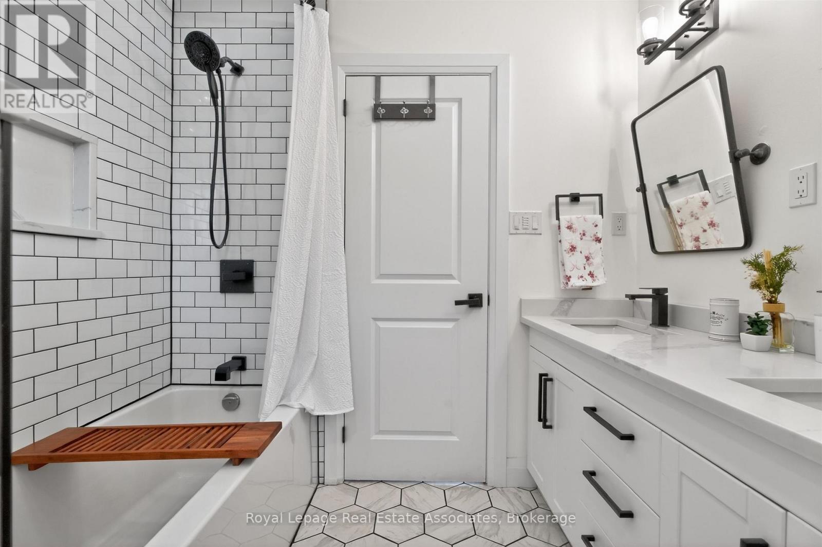 382 NELLES ROAD N - 36