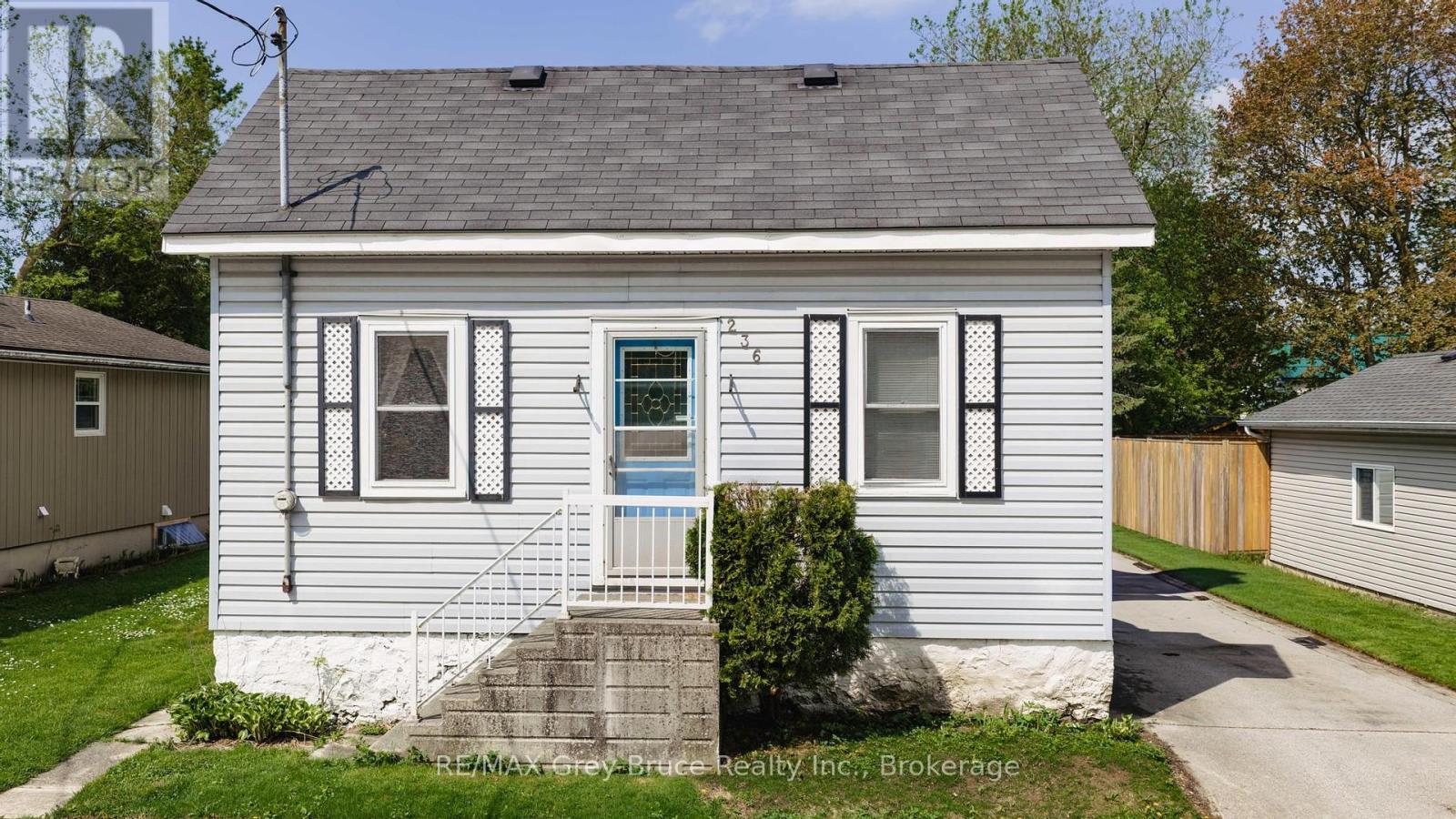 236 2ND AVENUE S - 2