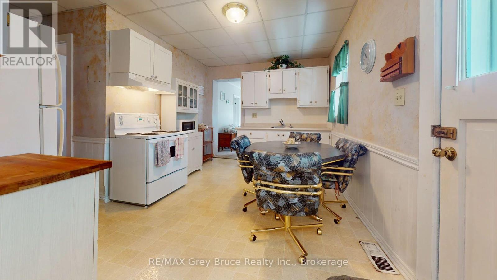 236 2ND AVENUE S - 7