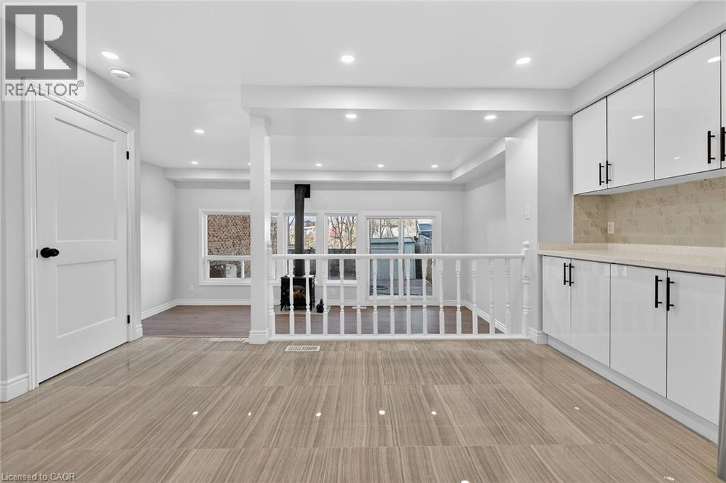 #153 2050 UPPER MIDDLE Road - 16