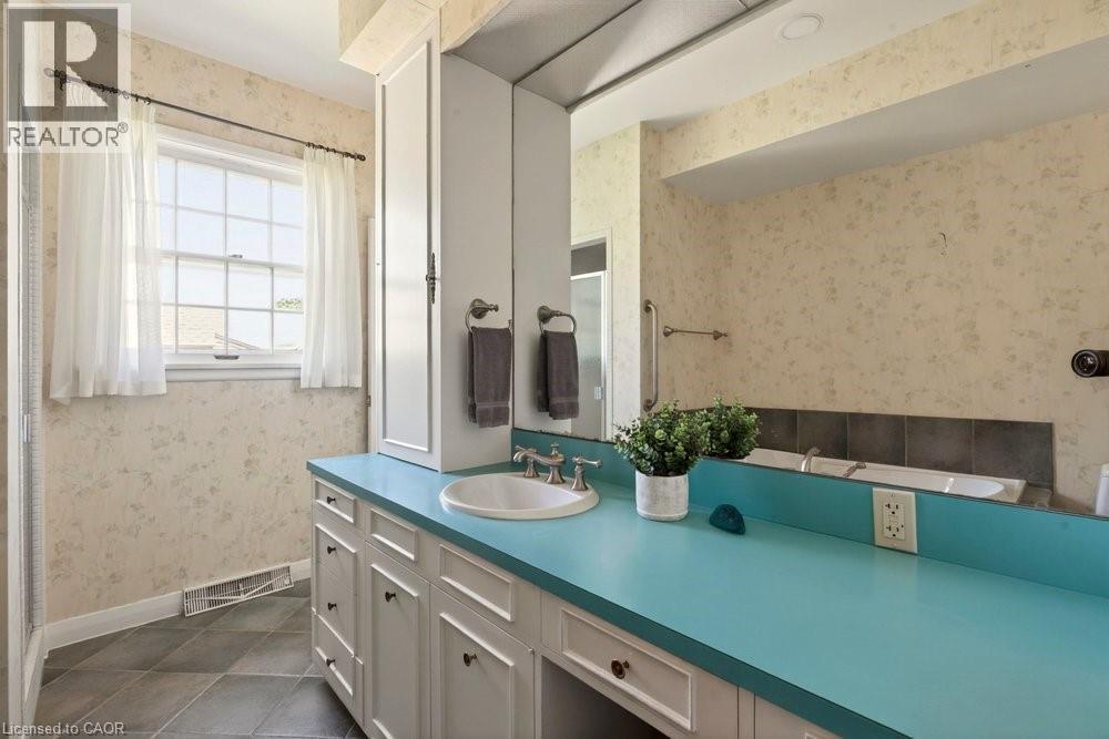 399 HESS Street S - 22