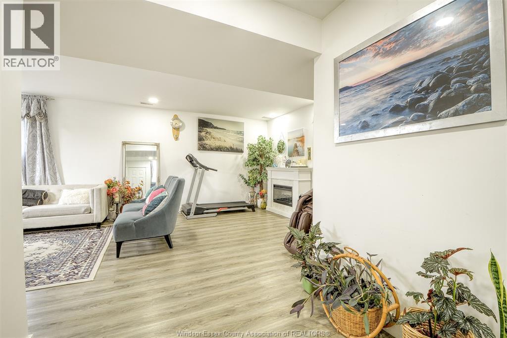 212 ADAMS AVENUE - 24