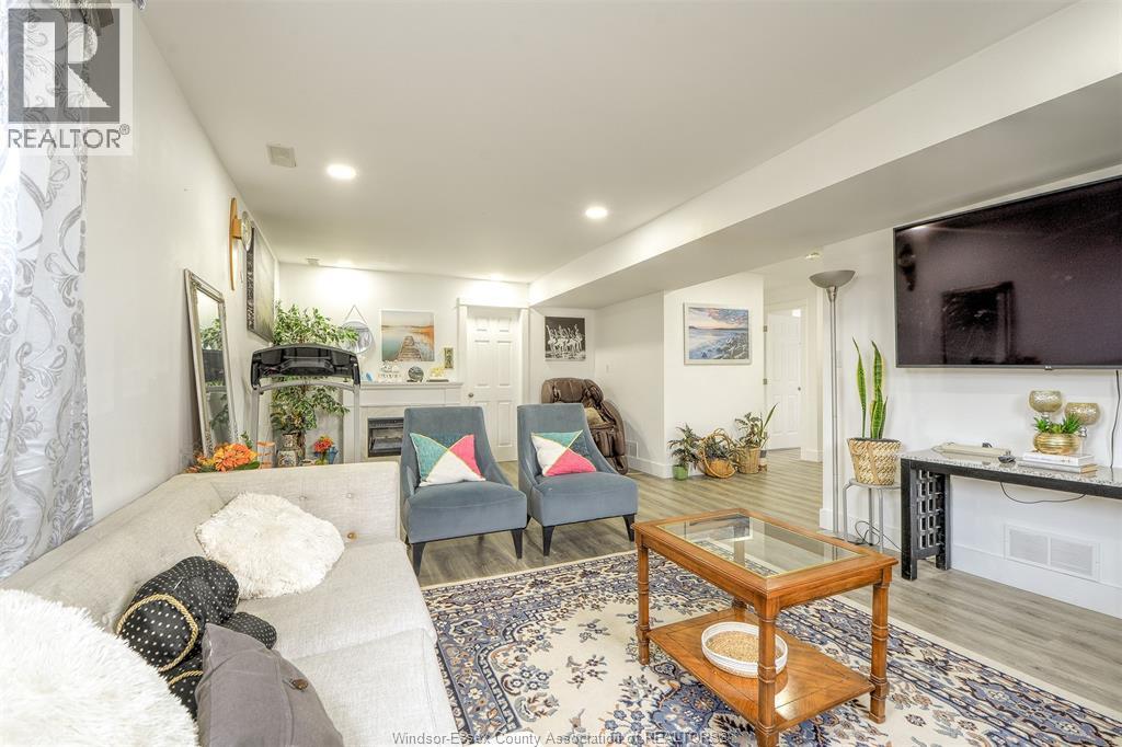 212 ADAMS AVENUE - 26