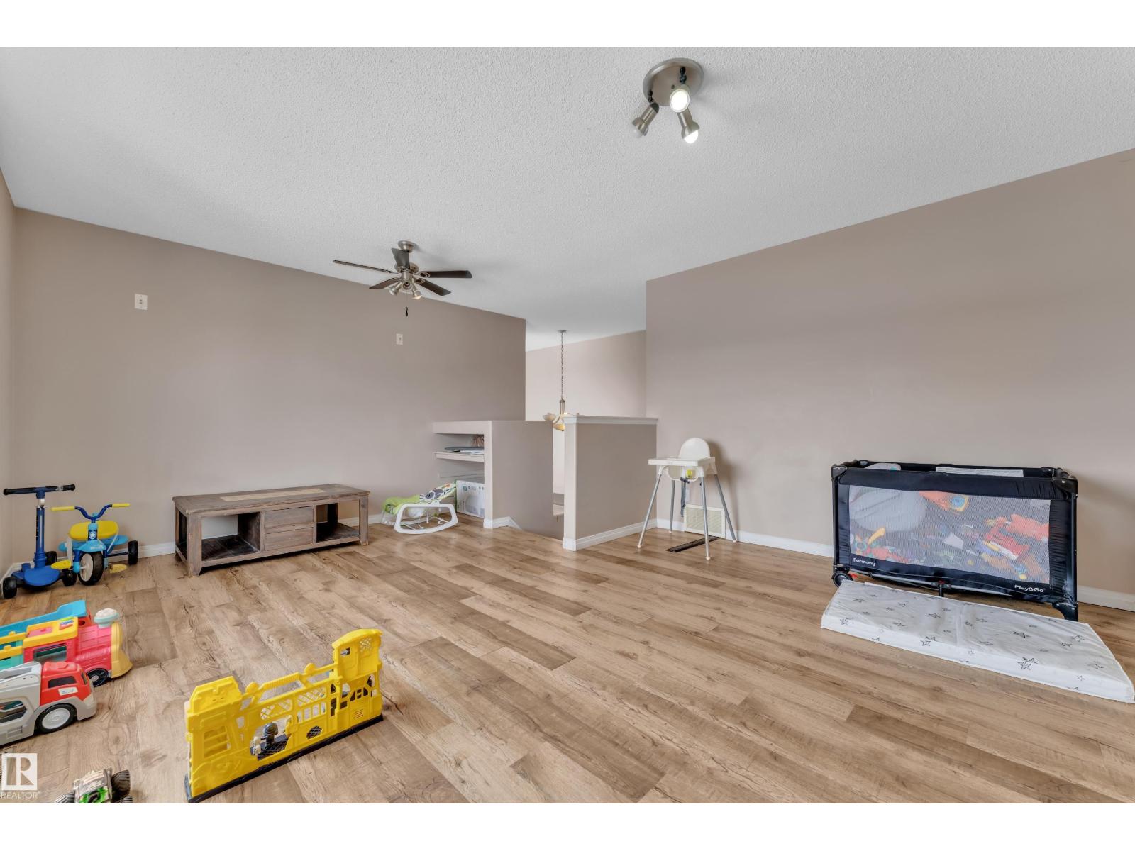 3774 20 ST NW - 13