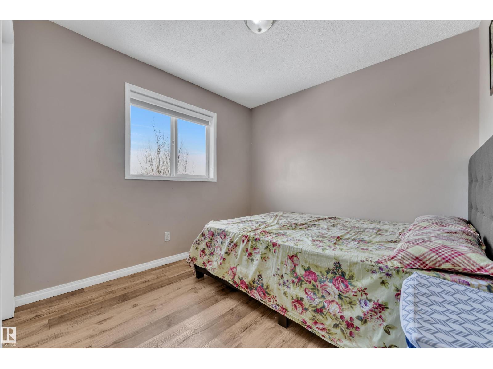 3774 20 ST NW - 18