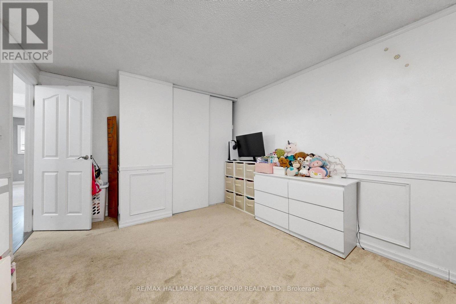 504 CAMELOT DRIVE - 26