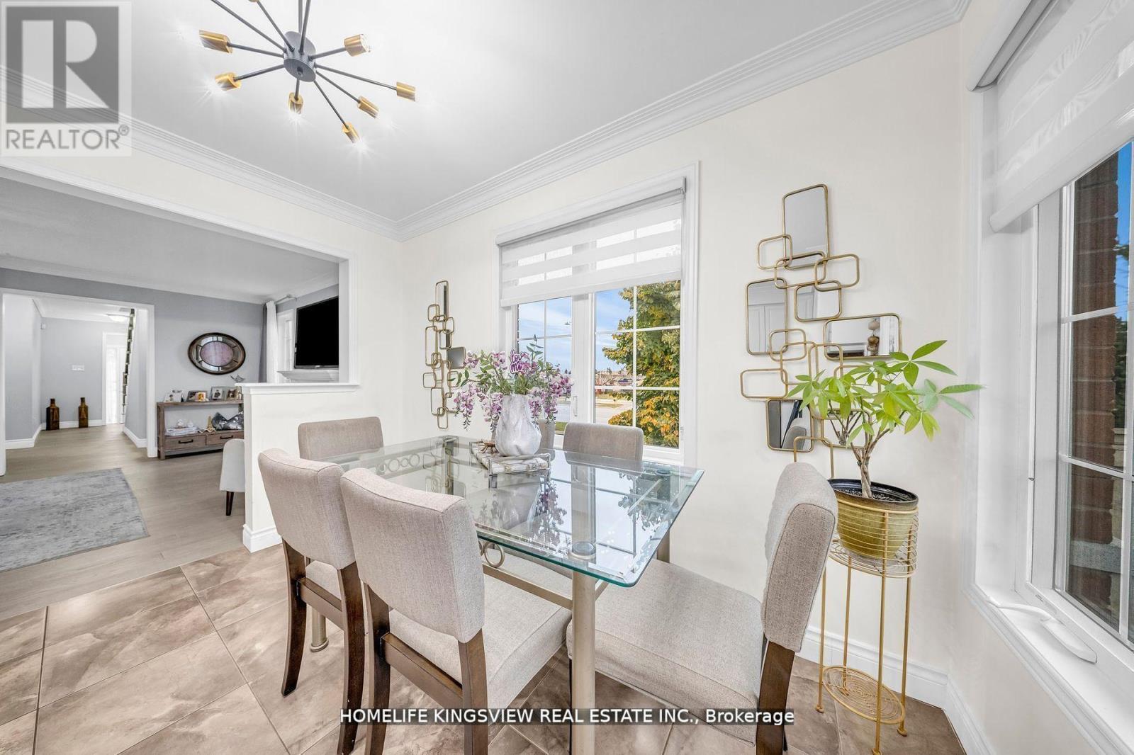 241 CANADA DRIVE - 12