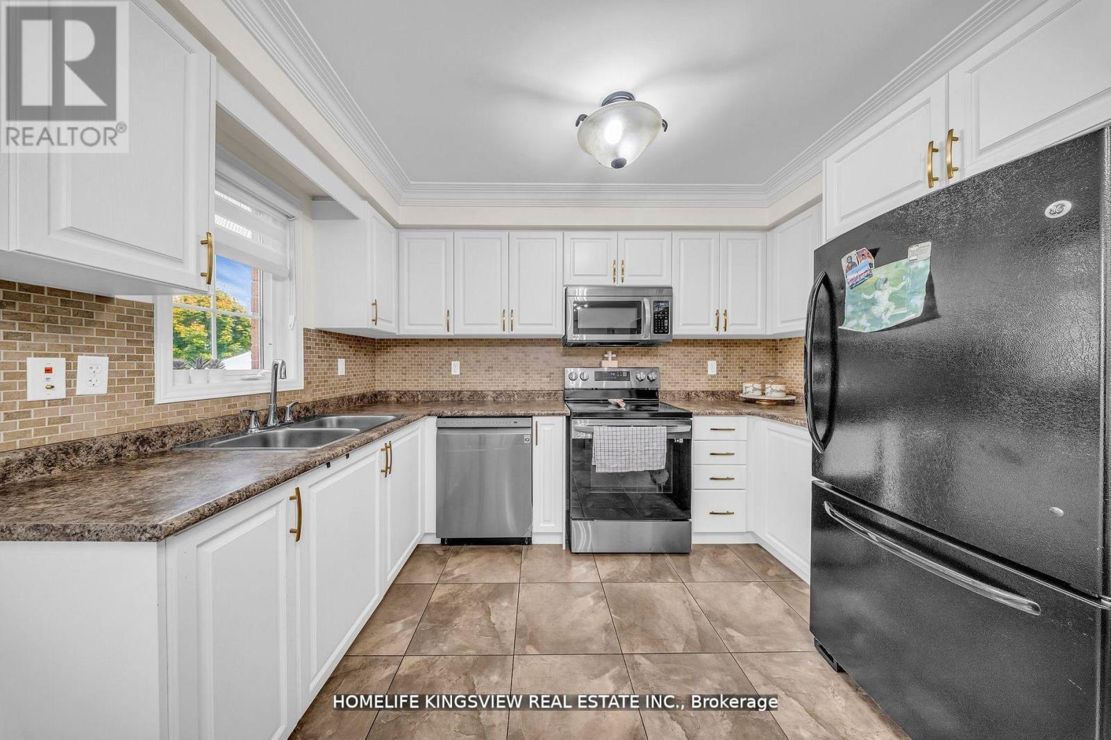 241 CANADA DRIVE - 14