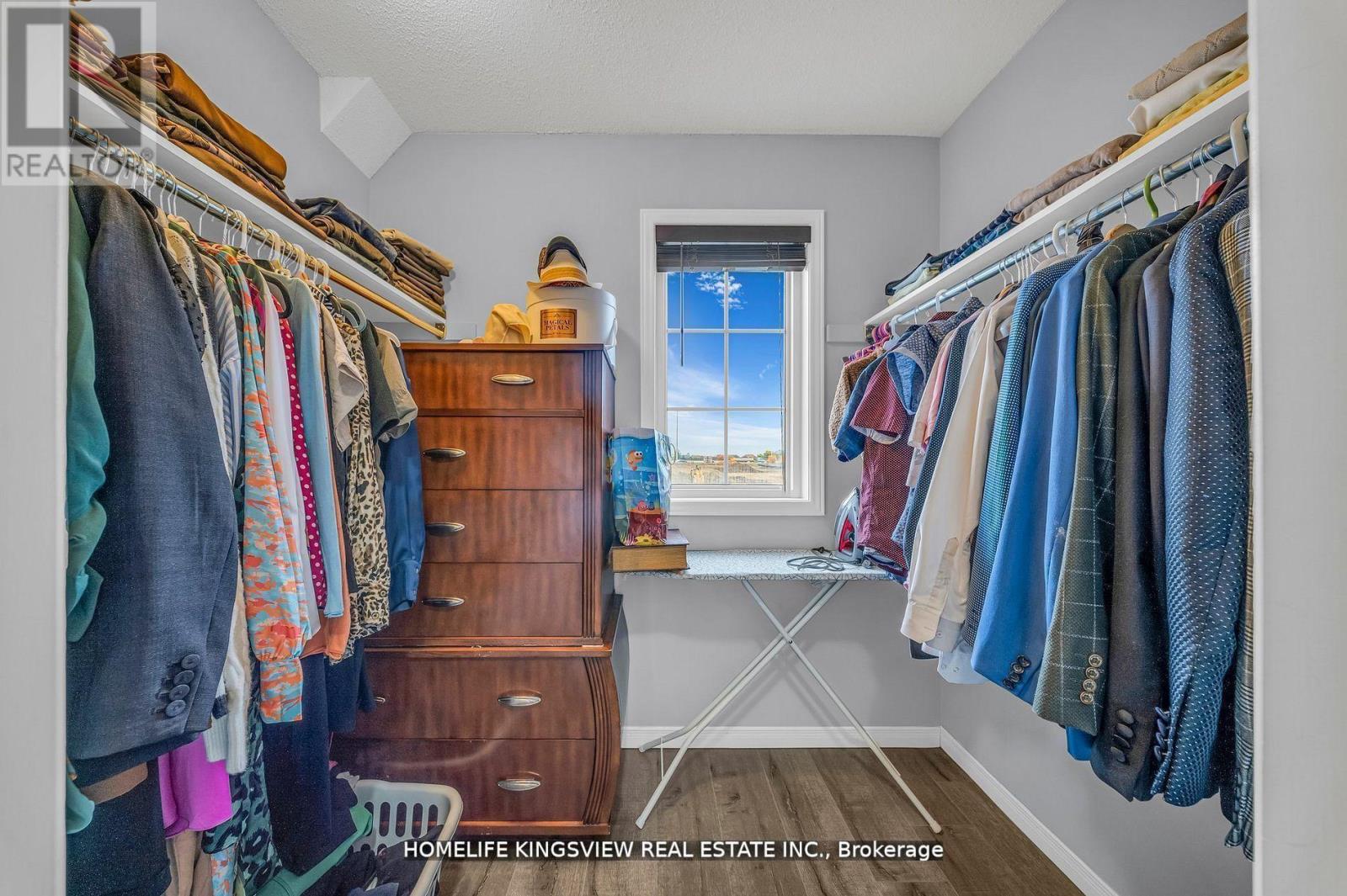 241 CANADA DRIVE - 22