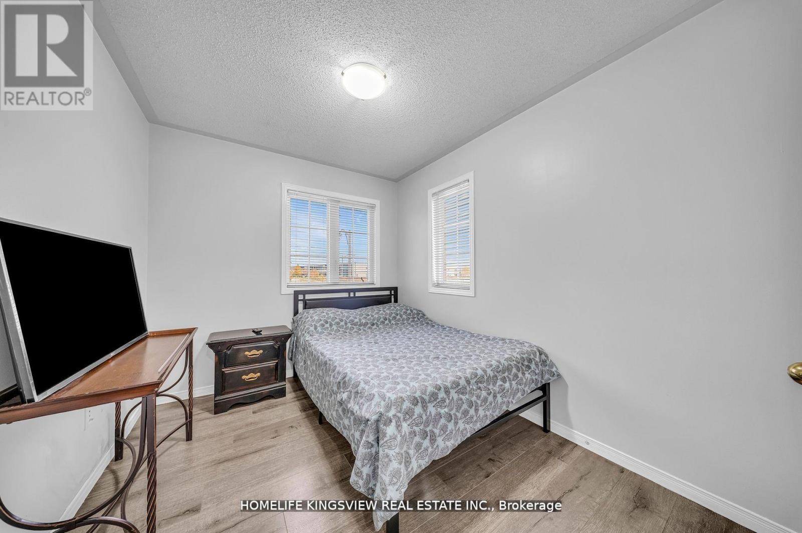 241 CANADA DRIVE - 23