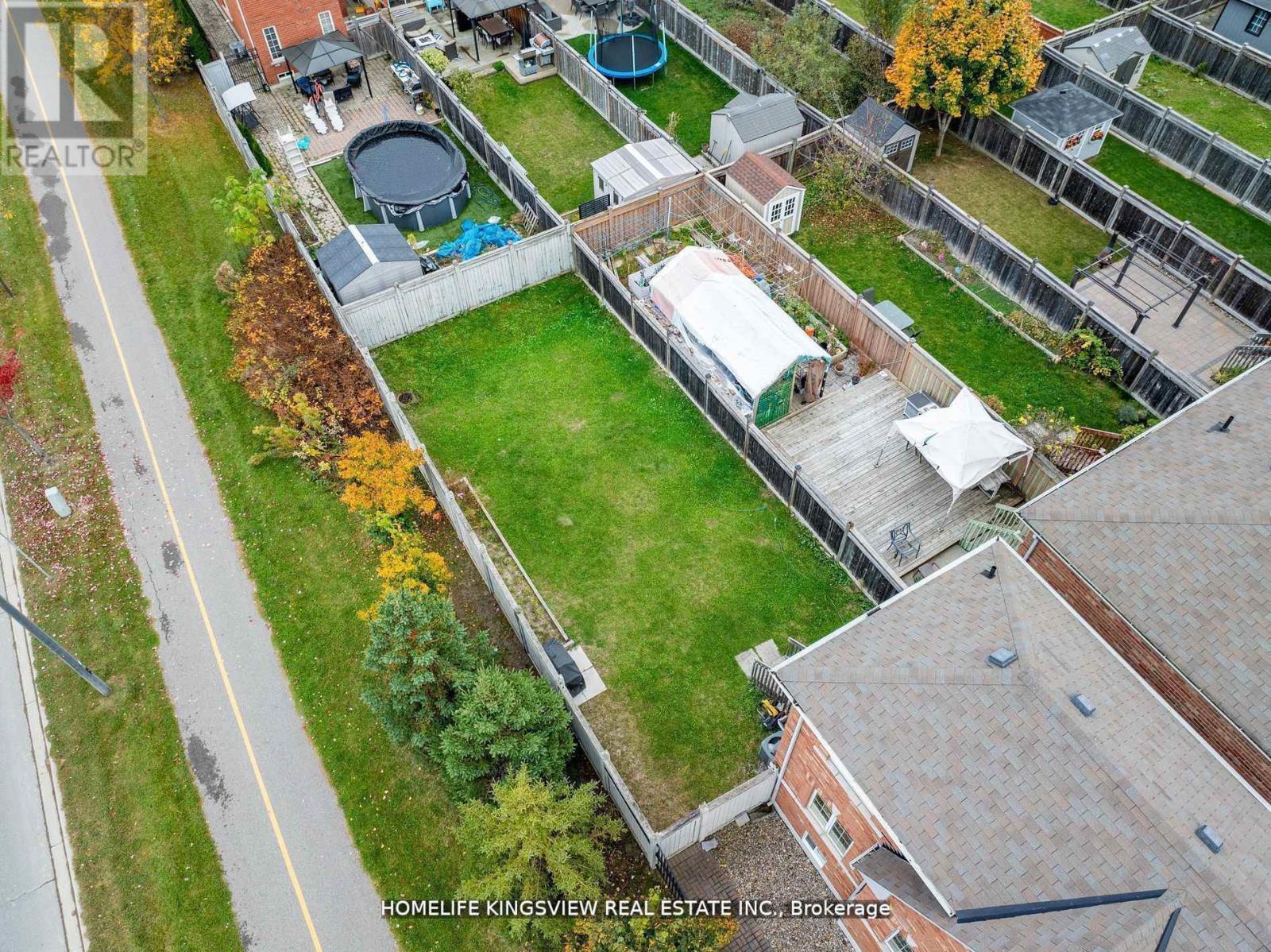 241 CANADA DRIVE - 36