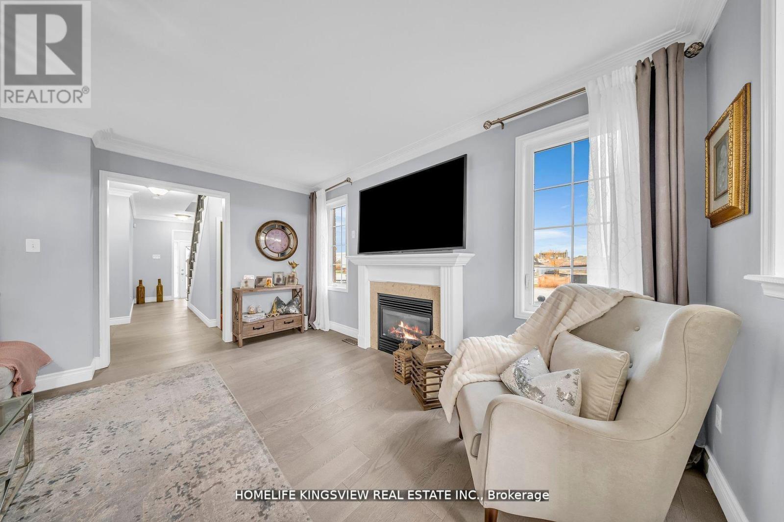 241 CANADA DRIVE - 9
