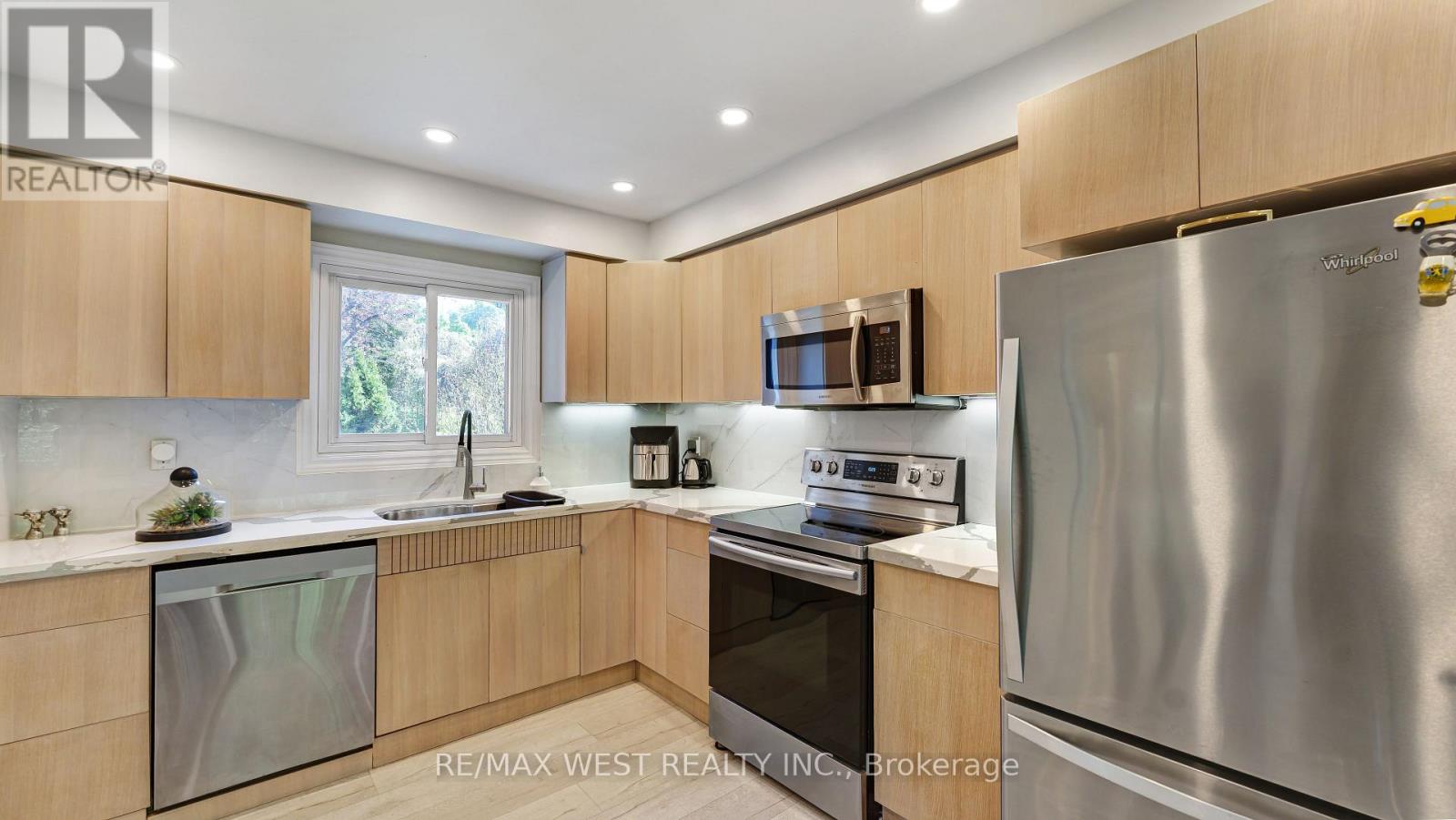 48 GRAY CRESCENT - 12