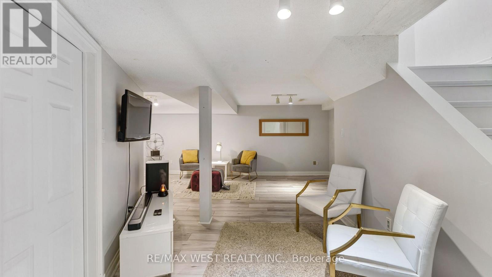 48 GRAY CRESCENT - 25