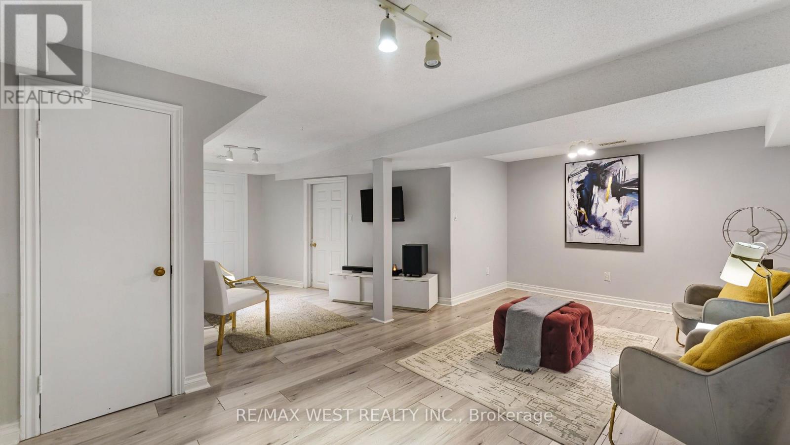 48 GRAY CRESCENT - 26
