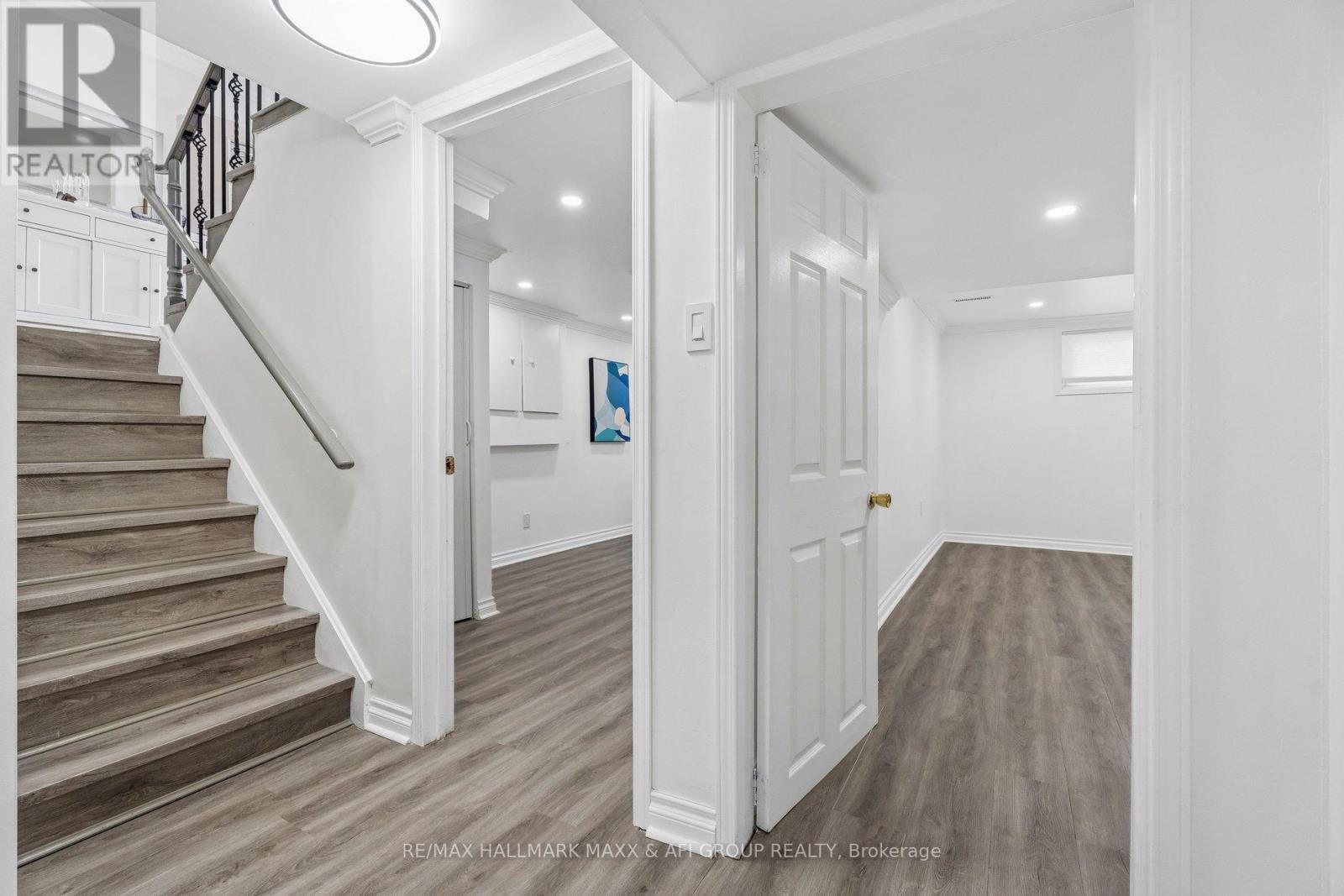 11 CHARLOTTE COURT - 32