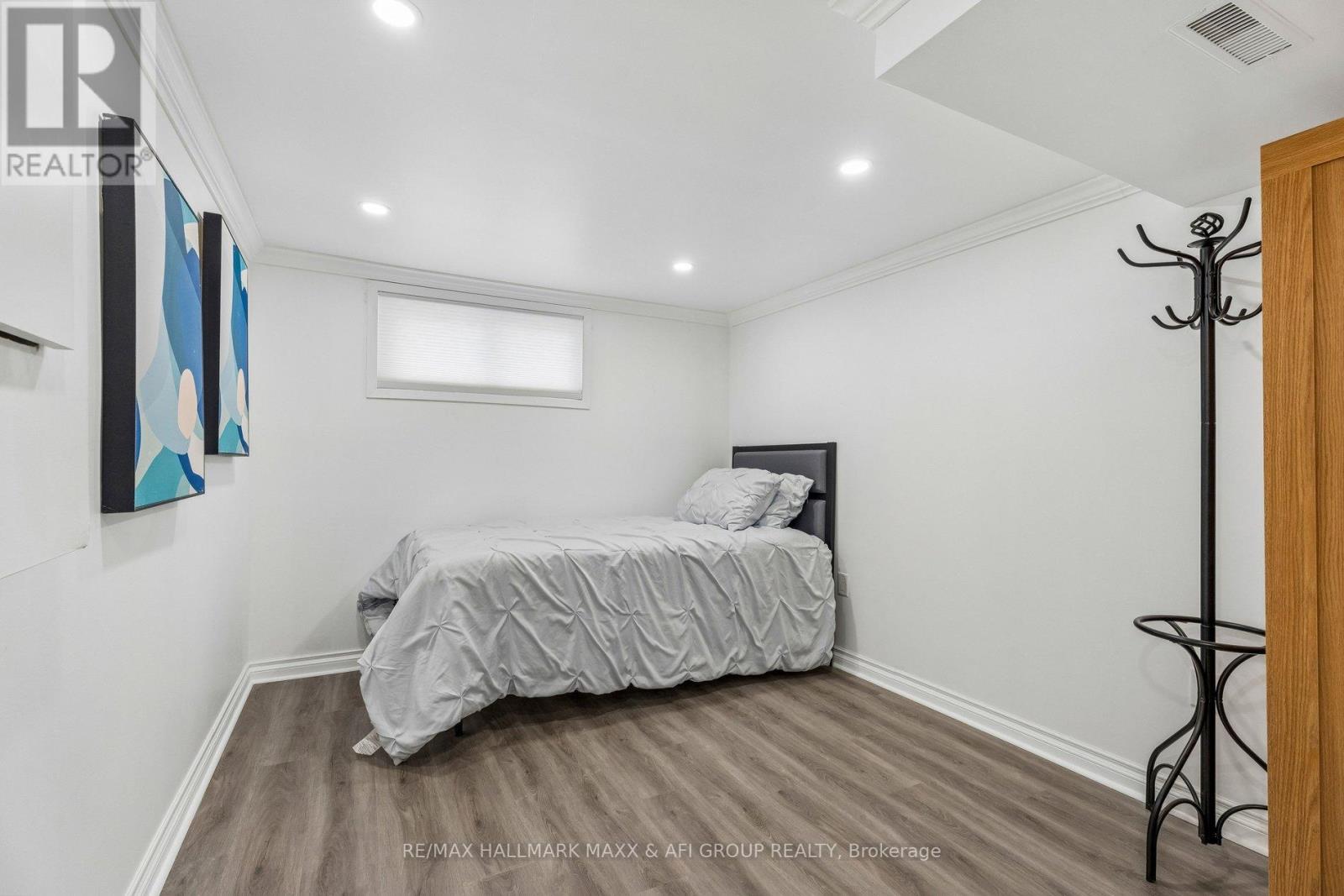 11 CHARLOTTE COURT - 39