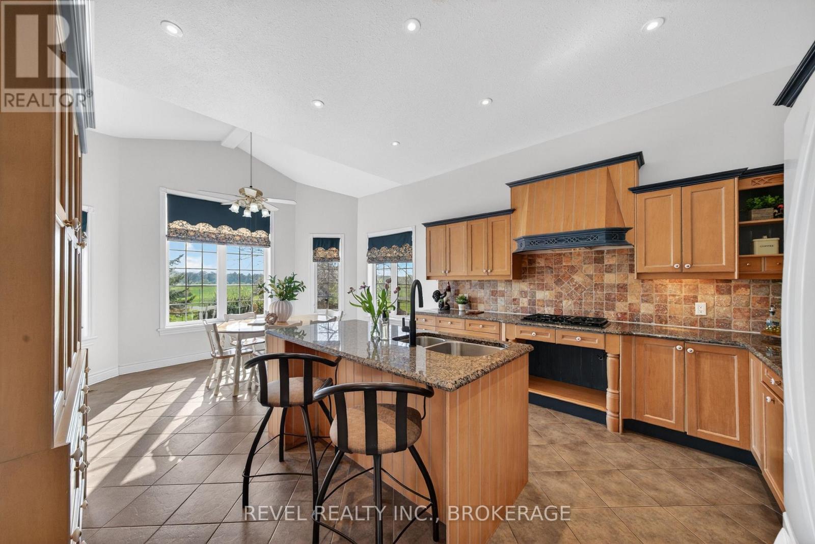 567 SHILOH AVENUE - 17