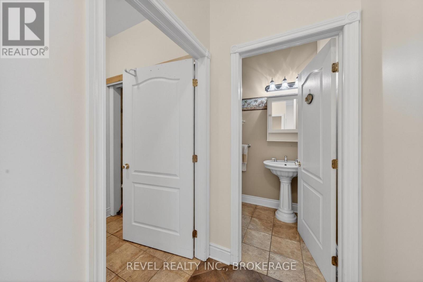 567 SHILOH AVENUE - 24