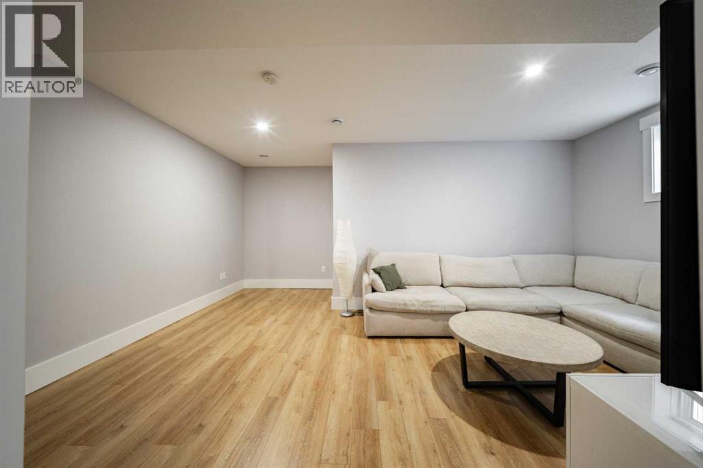 220 Warren Way, Fort McMurray