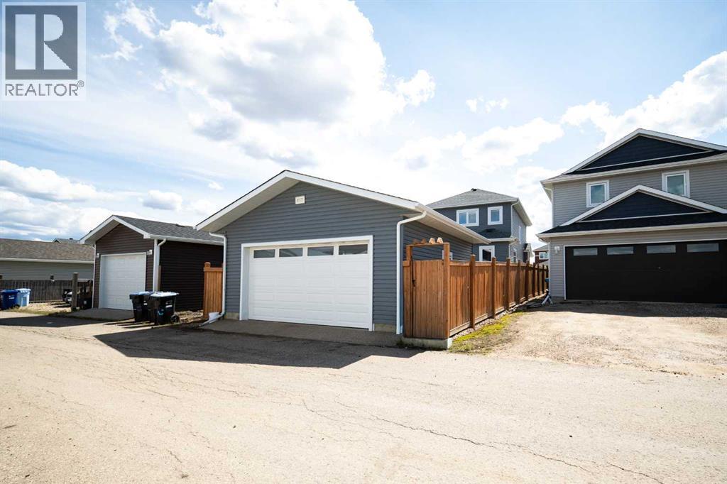 220 Warren Way, Fort McMurray