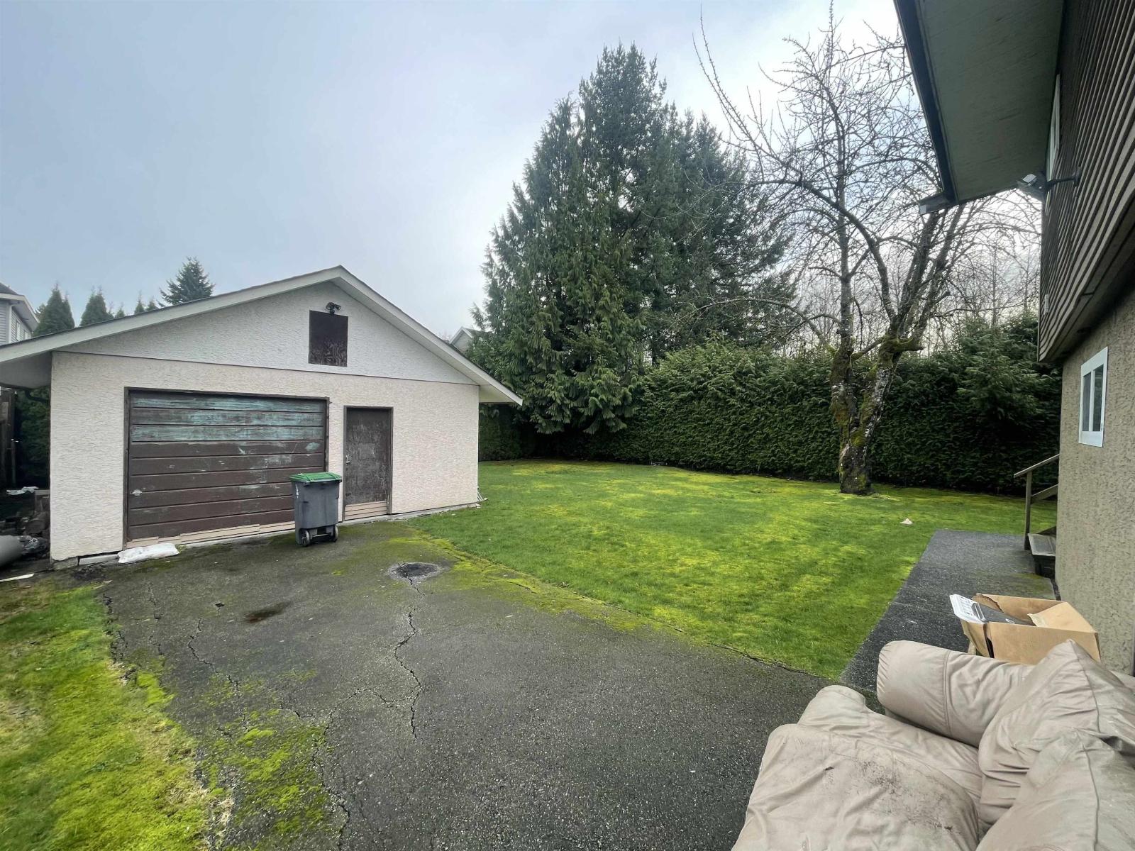 8 Bed, 4 Bath House for Sale in Surrey – 10618 141 STREET, Surrey – MLS# R3124684 - Image 22
