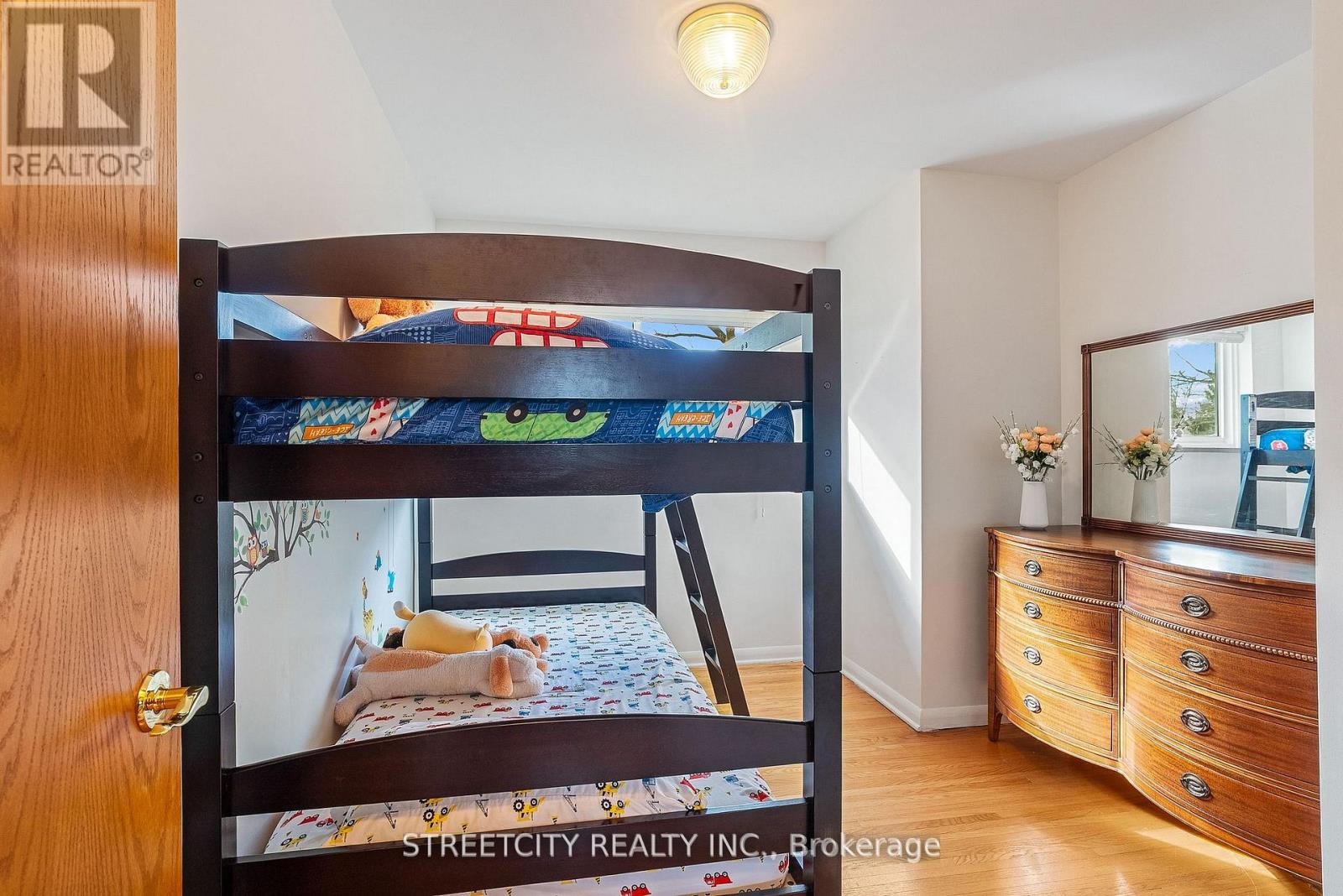 306 BURLINGTON CRESCENT - 17