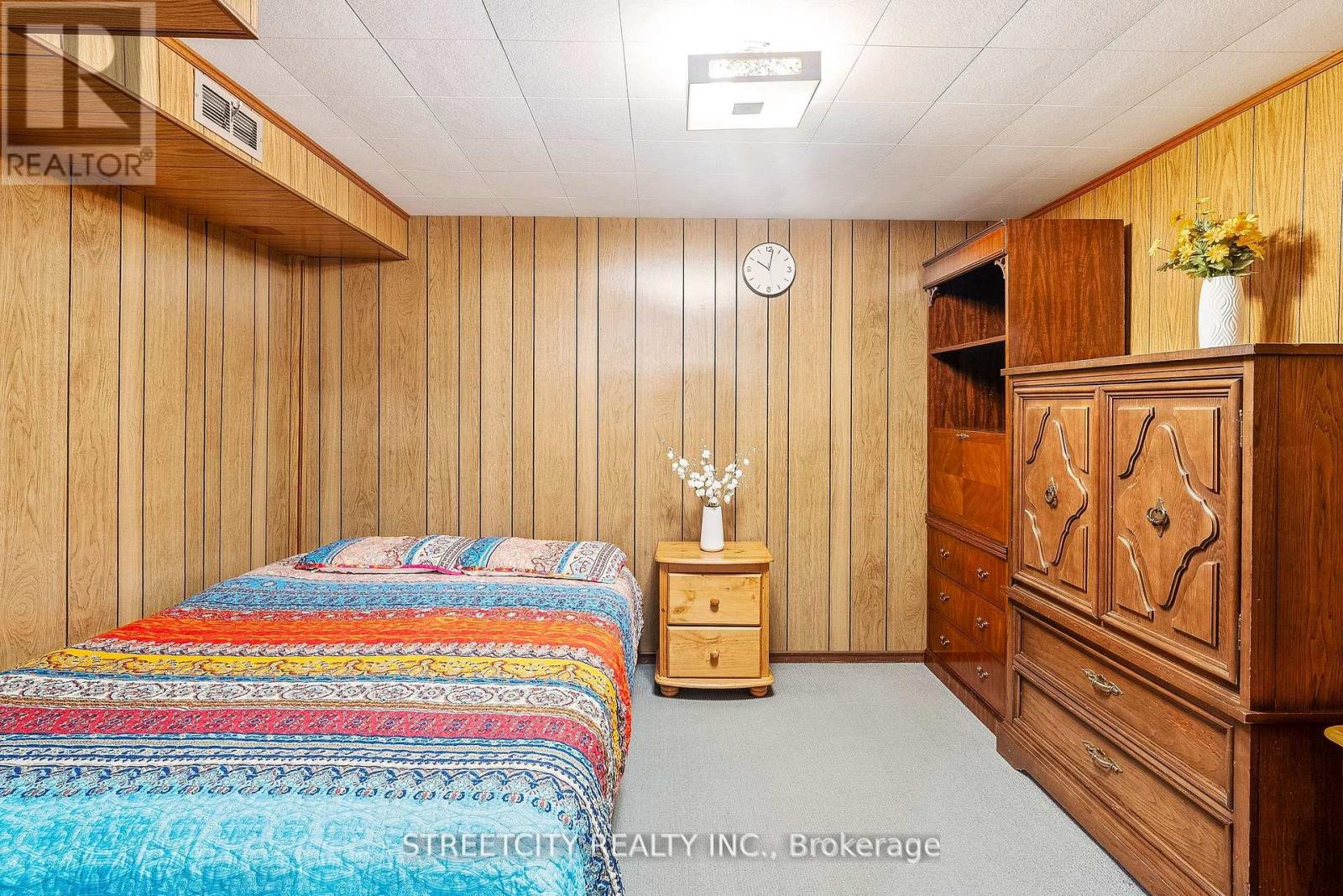 306 BURLINGTON CRESCENT - 33