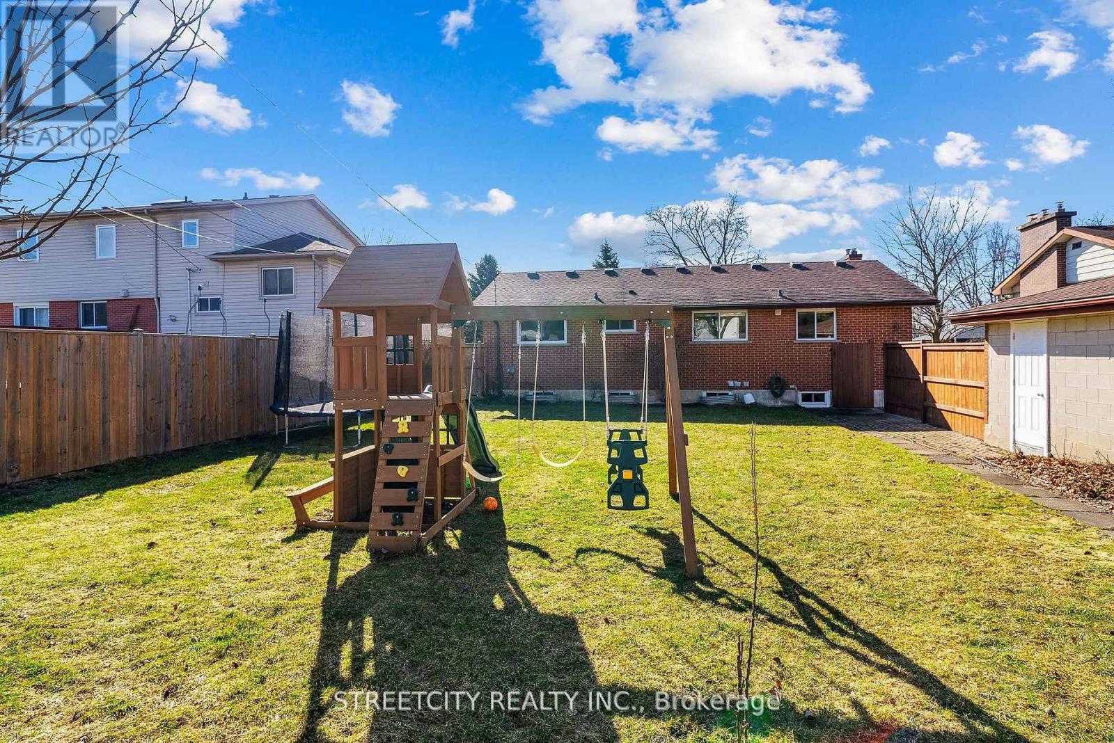 306 BURLINGTON CRESCENT - 36