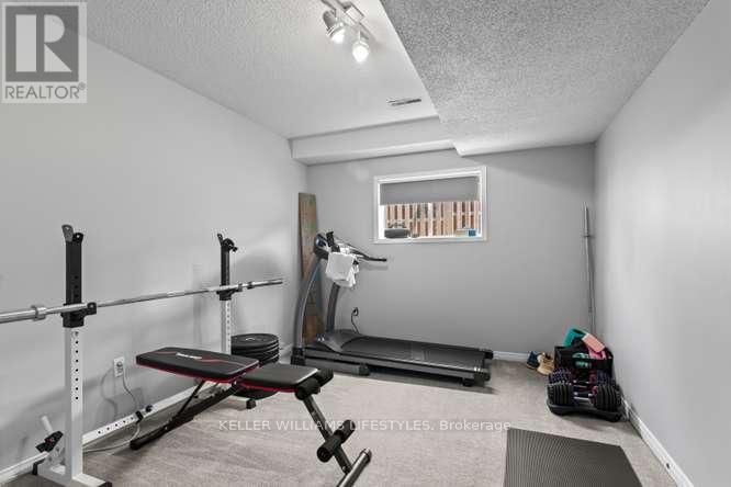143 GERALD CRESCENT - 35