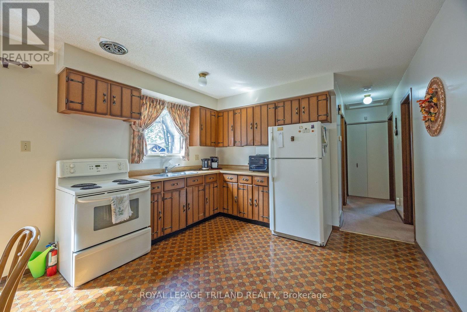 1697 ALDERSBROOK ROAD - 11
