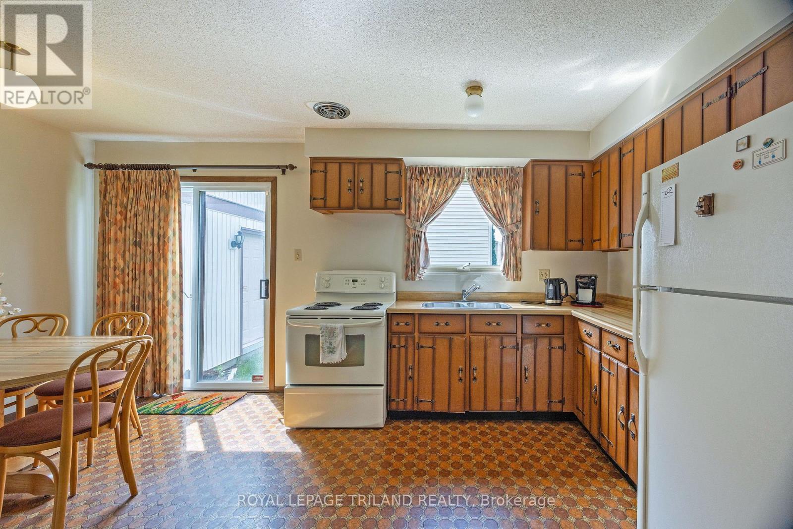 1697 ALDERSBROOK ROAD - 12